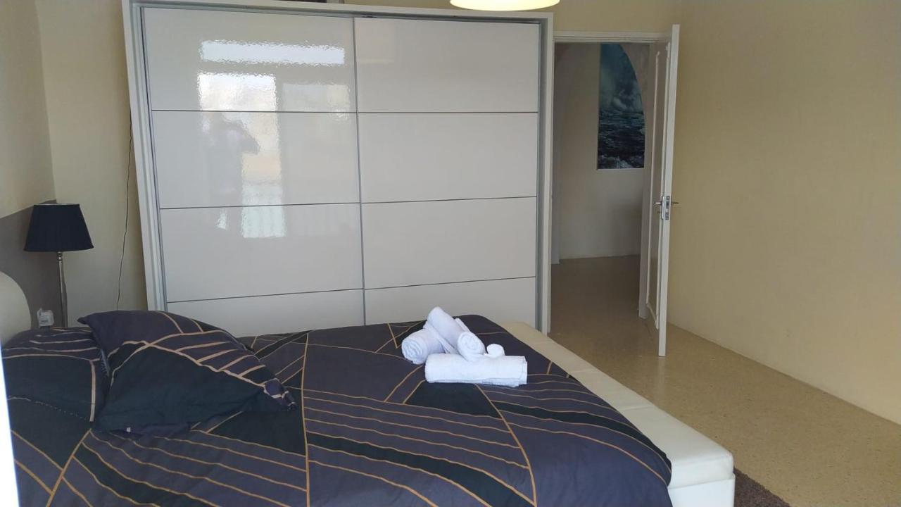 Sea View 2 Bedroom Apartment Marsaskala Esterno foto