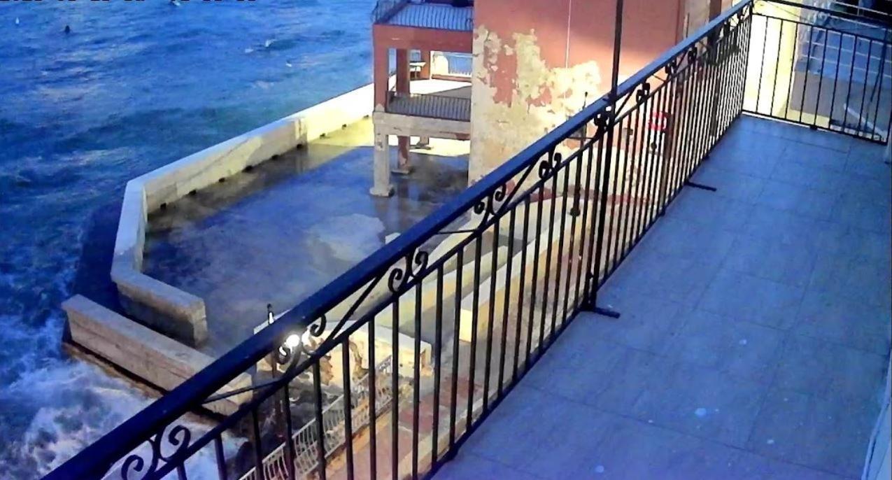 Sea View 2 Bedroom Apartment Marsaskala Esterno foto