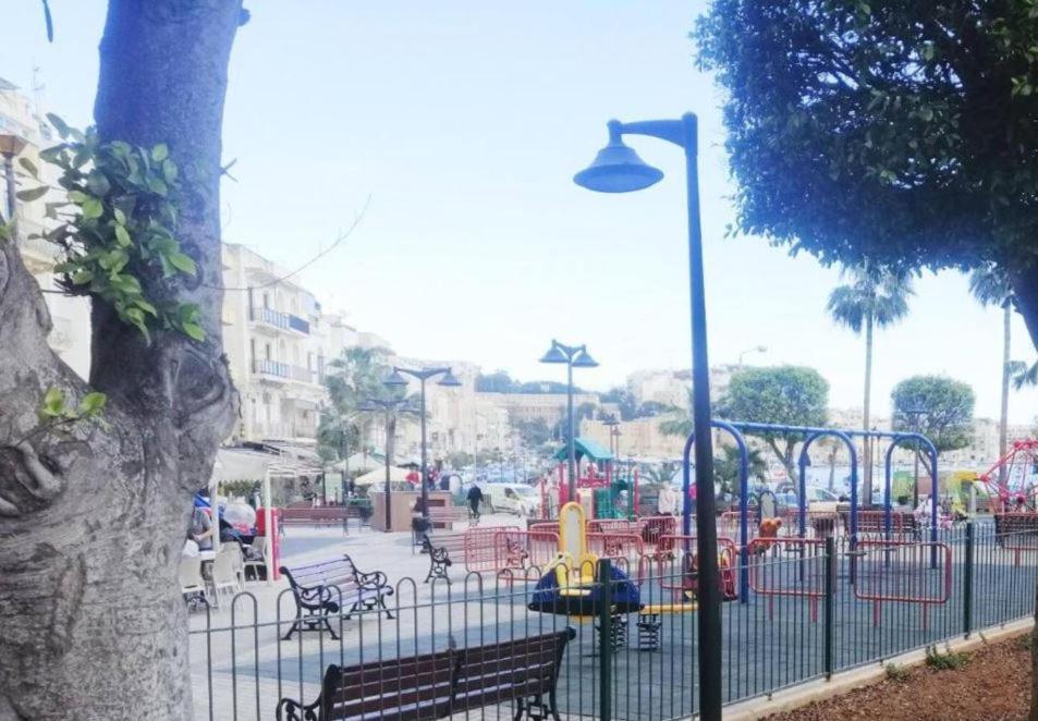 Sea View 2 Bedroom Apartment Marsaskala Esterno foto