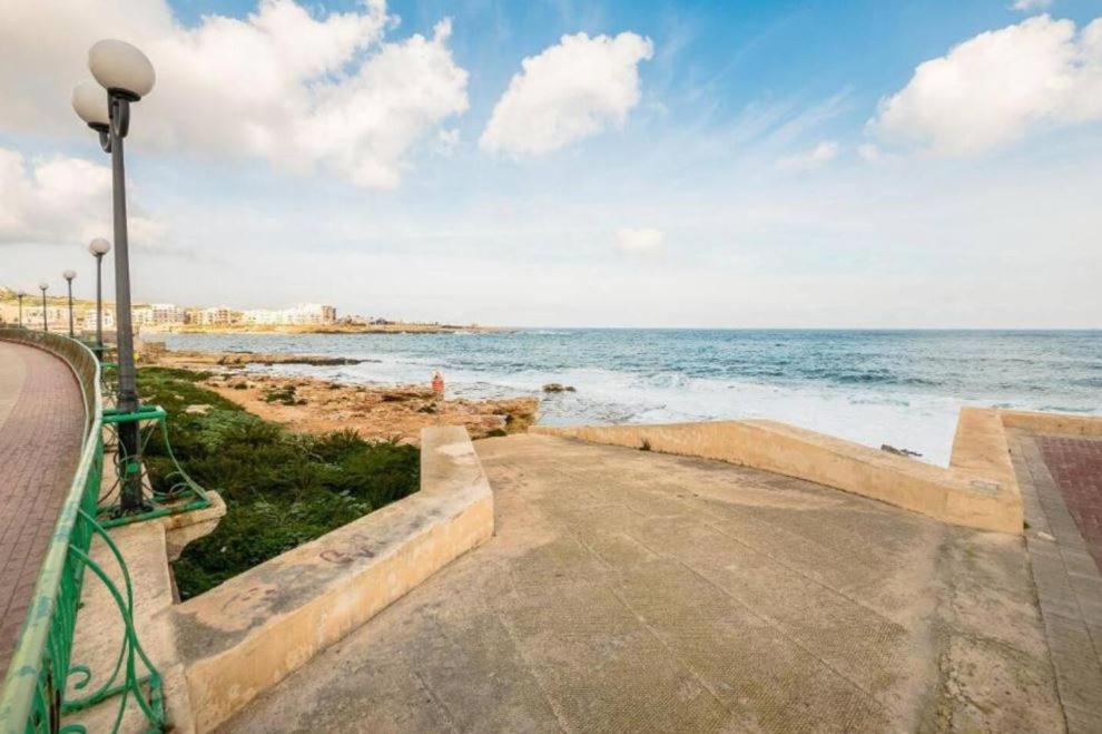 Sea View 2 Bedroom Apartment Marsaskala Esterno foto