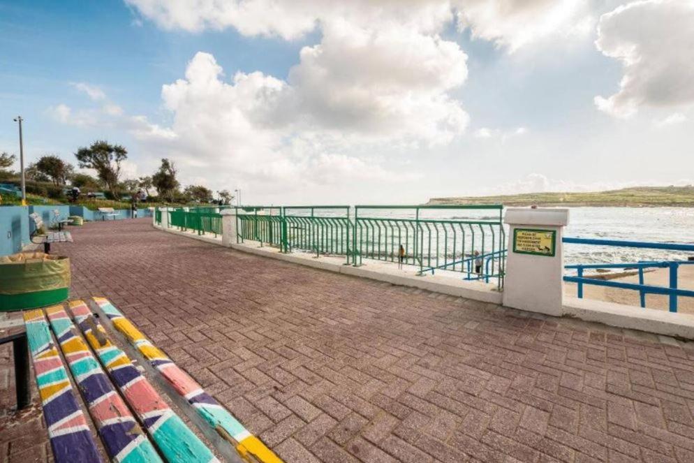 Sea View 2 Bedroom Apartment Marsaskala Esterno foto