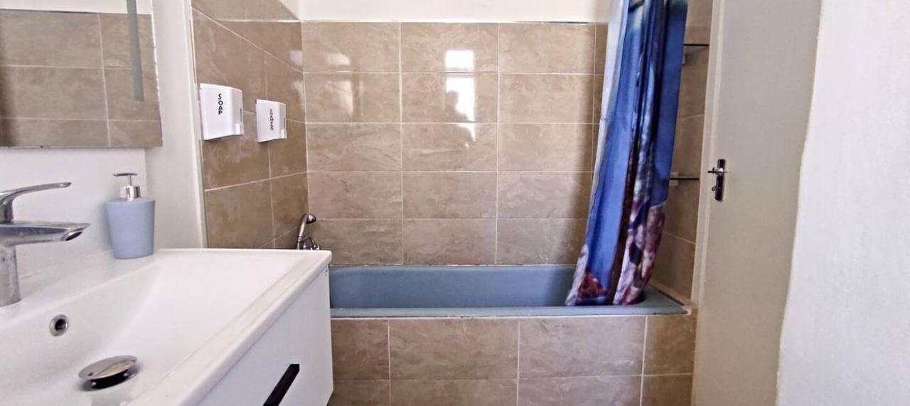 Sea View 2 Bedroom Apartment Marsaskala Esterno foto