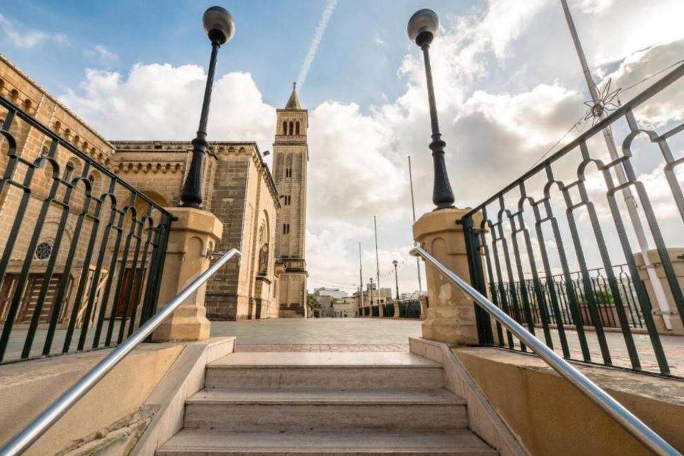 Sea View 2 Bedroom Apartment Marsaskala Esterno foto
