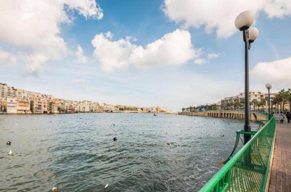 Sea View 2 Bedroom Apartment Marsaskala Esterno foto